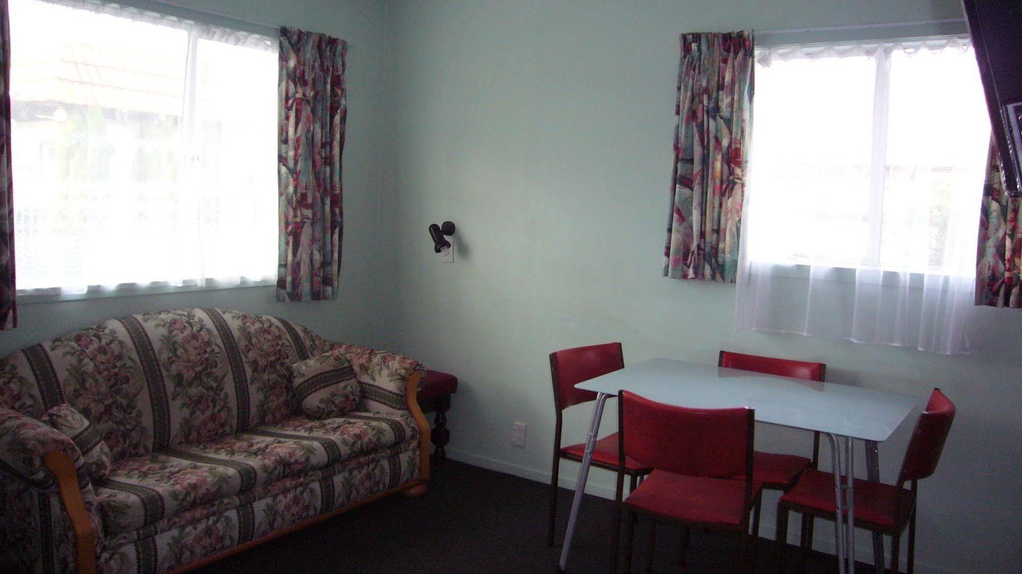 Travelodge Levin Bagian luar foto